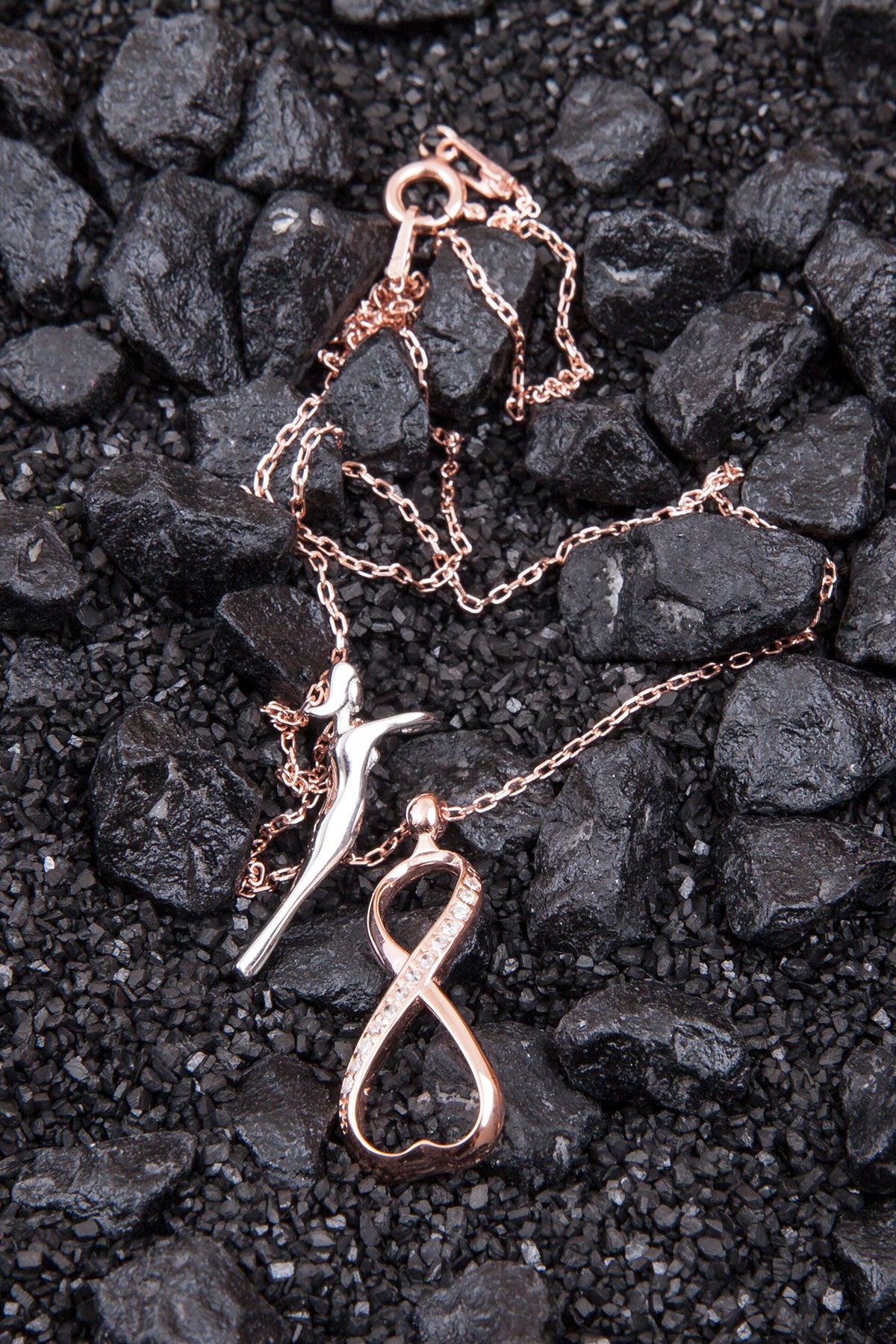 Silber Halskette mit Unendlichkeits-Anhänger in Silber & Roségold mit Zirkonium