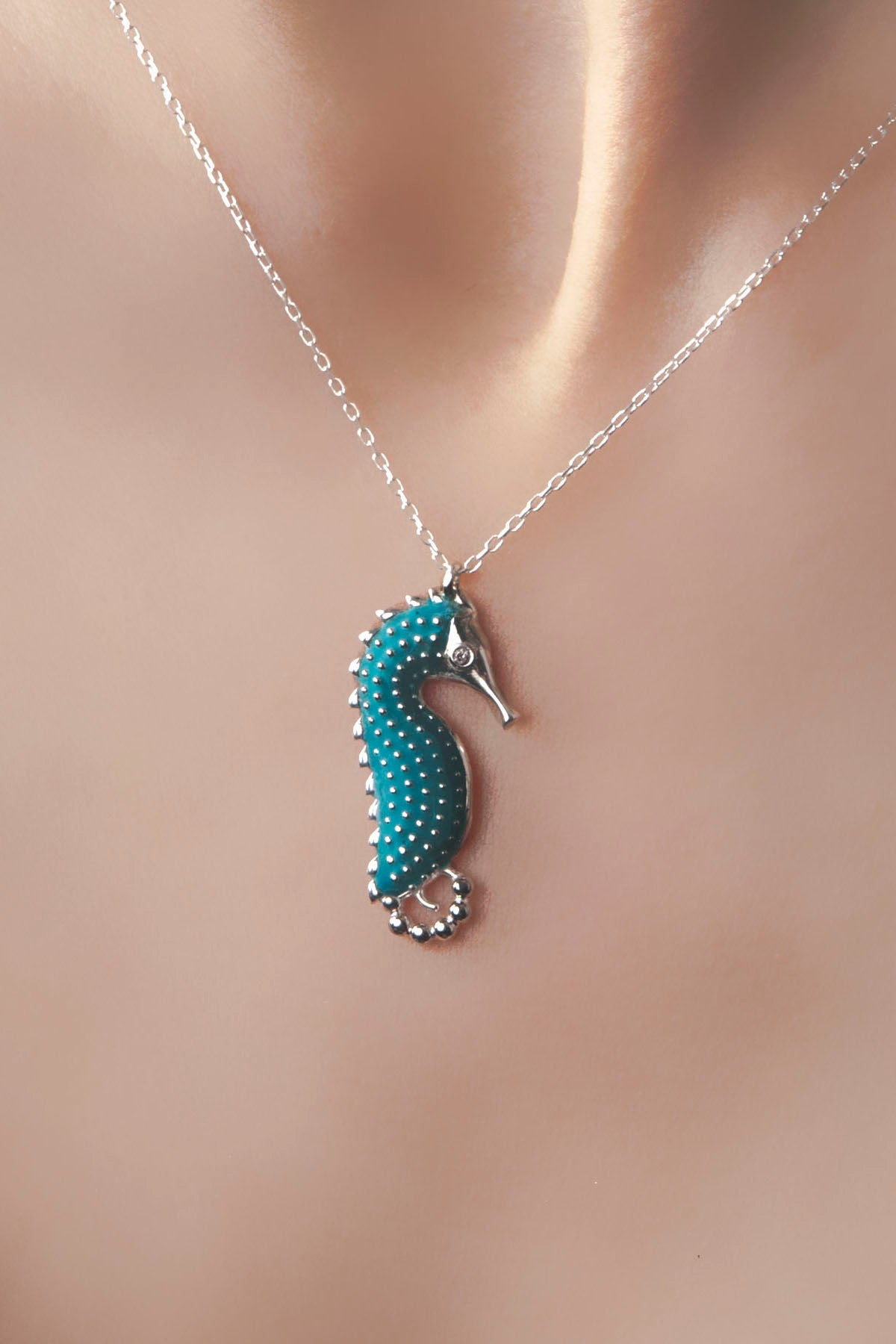 Silber Halskette mit buntem Seepferdchen-Anhänger