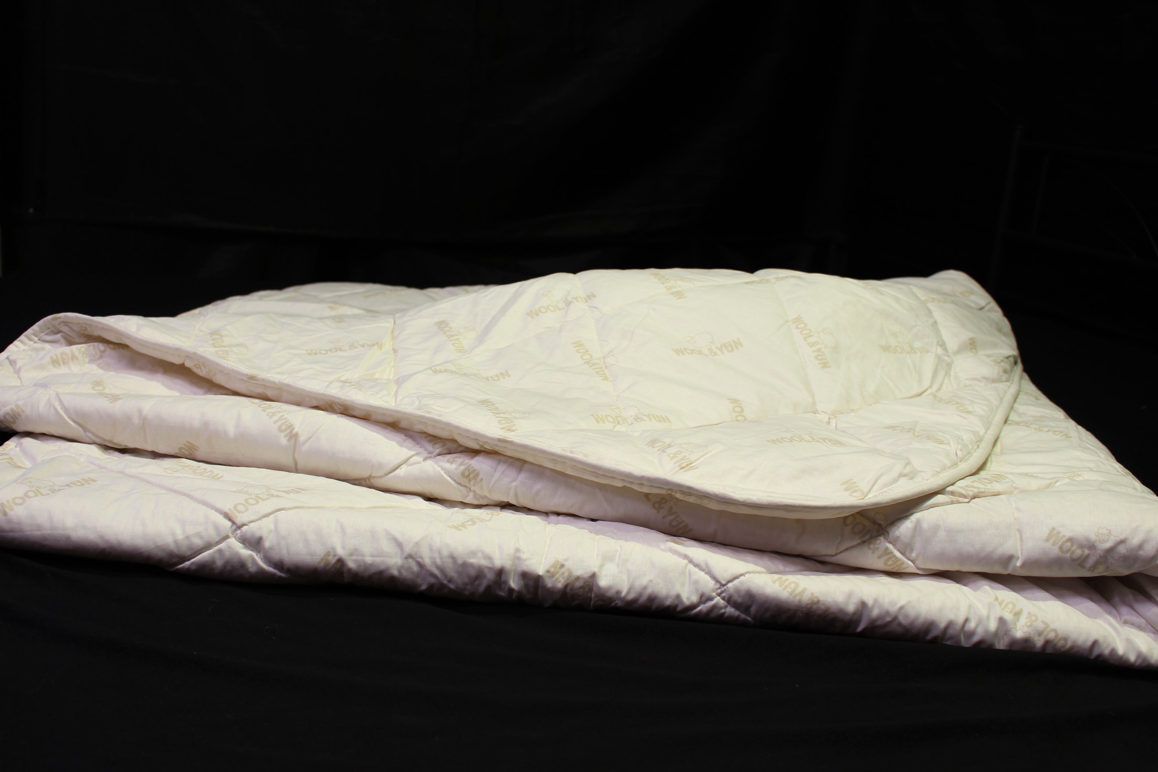 Duvet made of new wool