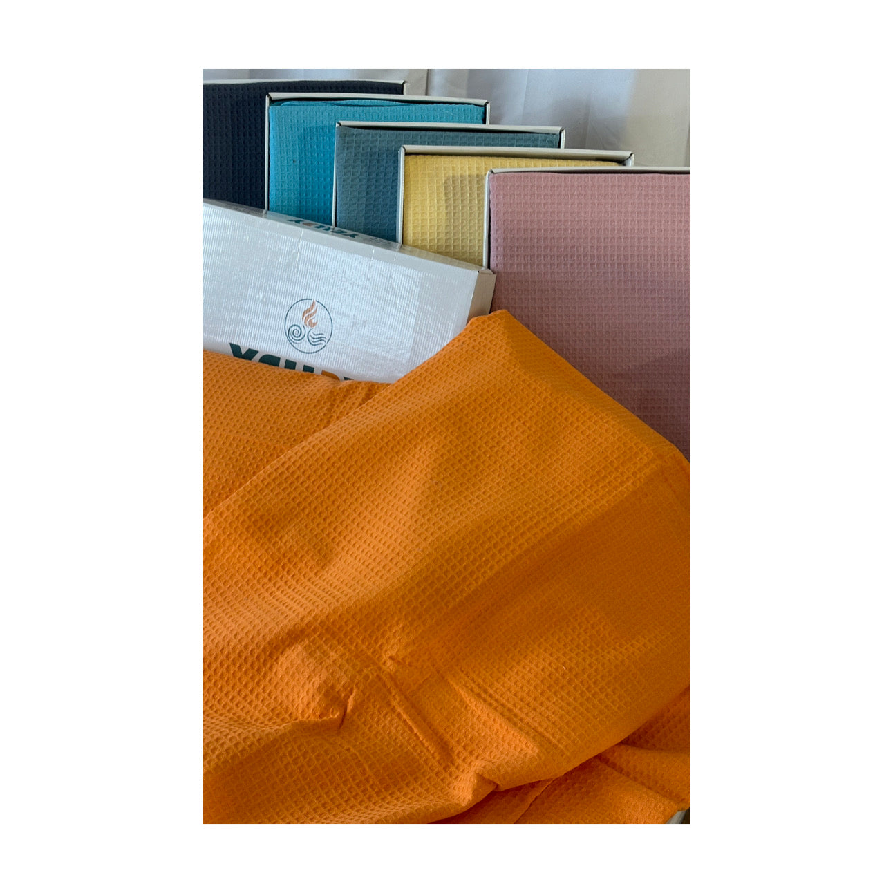 Bedspread Pike Sets in different sizes and colors 100% cotton