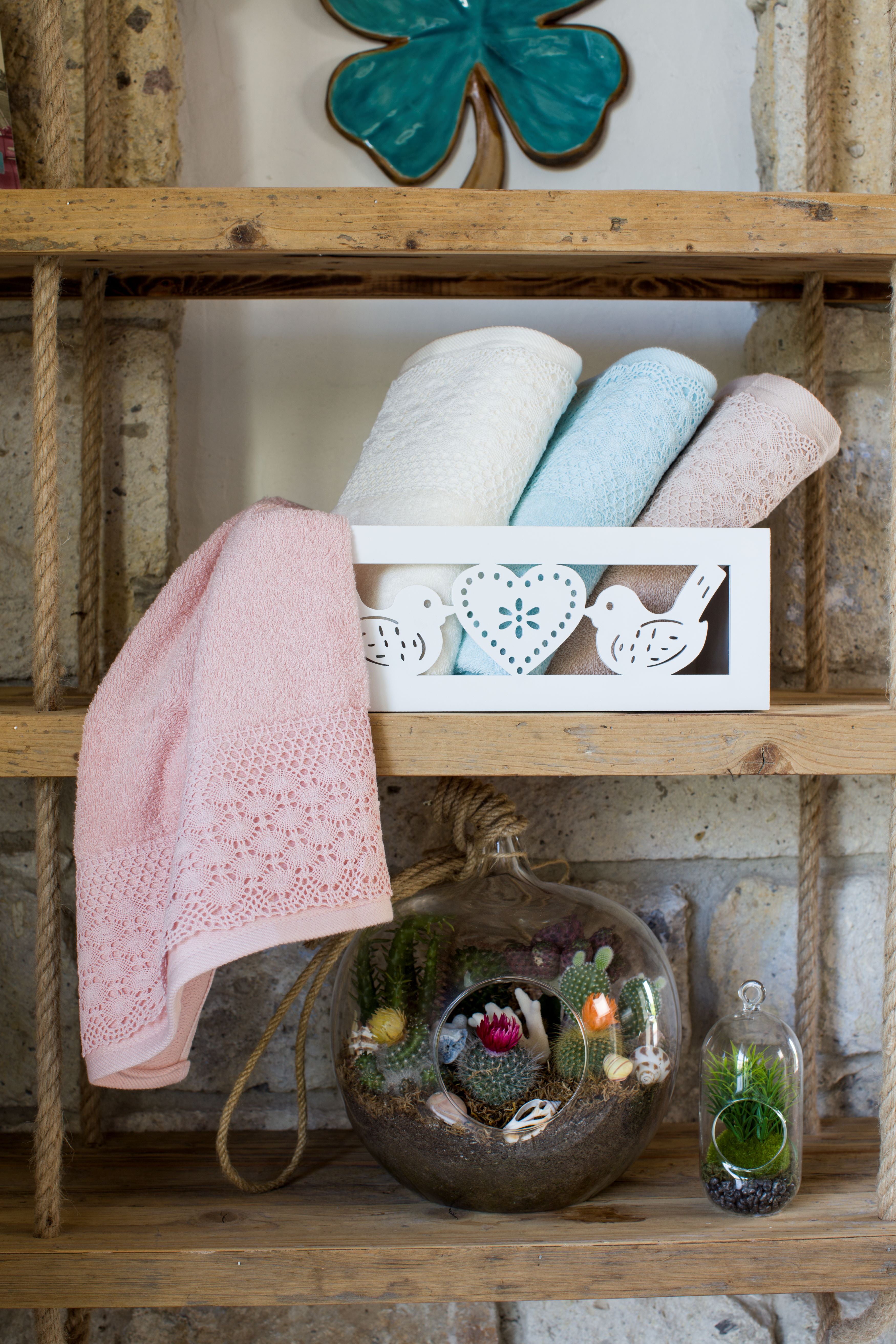 Towel 'Hazel' with crochet lace