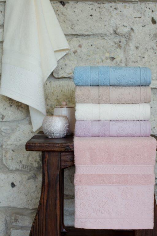 Towel 'Larsen' with floral border